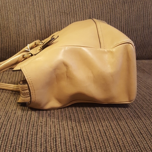 SOLD OFF SITE - Picture 4 of 8